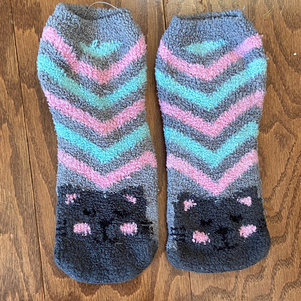 🧡 Women’s cat fuzzy socks
